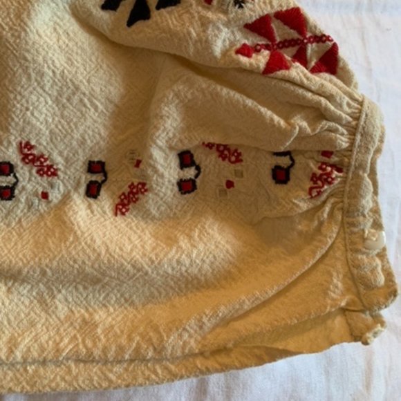 Hand-embroidered red+blackwork cotton-linen dress - Picture 7 of 9